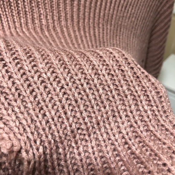 F21 Mauve Distressed V-Neck Sweater NWT - Picture 3 of 9